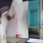 Versaute Oma zeigt ihre unrasierte Votze und ihren Arsch vor der Webcam