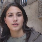 Er spricht junge Frauen auf der Straße an und bietet ihnen viel Geld für frivole Aktionen. Wie weit gehen die Amateur-Girls? Titten zeigen? Blowjob im Auto? Oder lassen sie sich sogar ficken wenn der Preis stimmt?