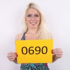 Attraktive blonde Studentin geht beim Porno-Casting gleich voll zur Sache!